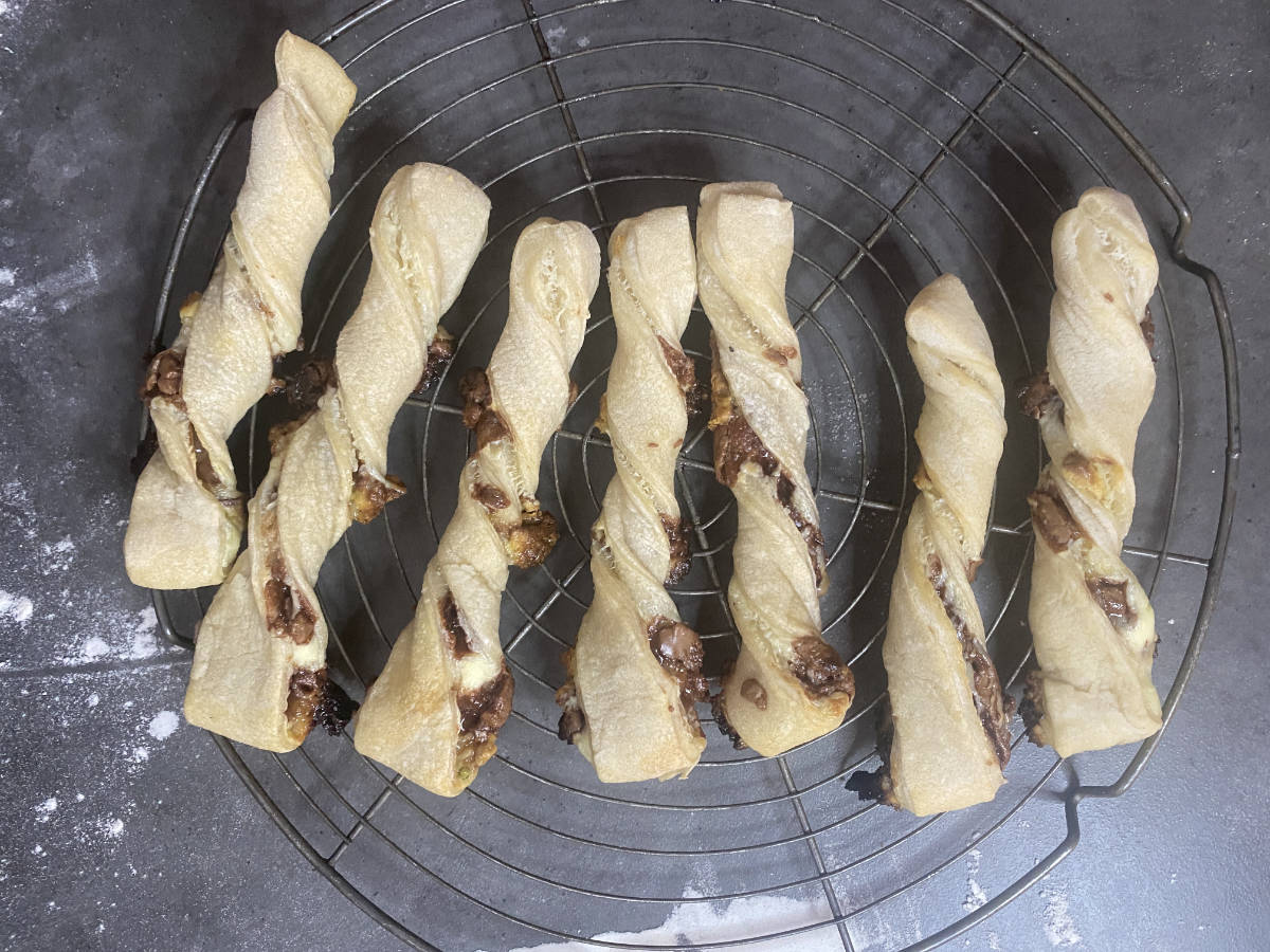 8 Pizzastick suess nachspeise gebacken Salamico