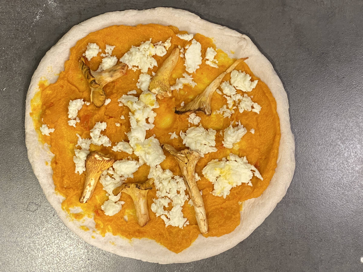 4 pizza kuerbis maronenpesto pfiiferlinge Salamico
